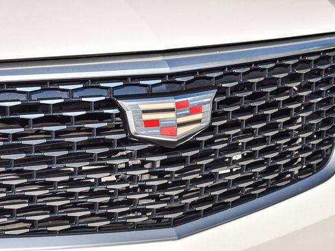 Used 2022 Cadillac XT6 Premium Luxury image 9