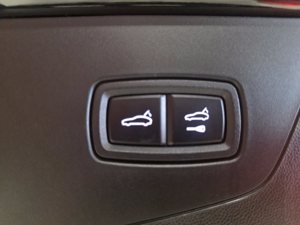 Certified 2026 Porsche Cayenne Electric AWD/4WD image 17