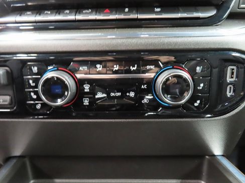 Used 2024 Chevrolet Silverado 1500 High Country image 49