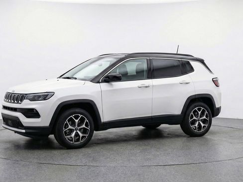 Used 2025 Jeep Compass Limited image 3