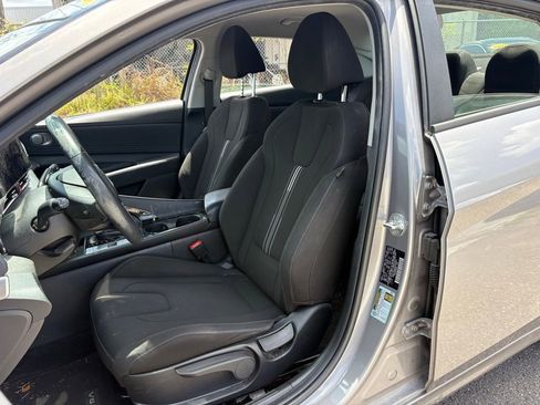 Used 2023 Hyundai Elantra SEL w/ Convenience Package FWD image 9