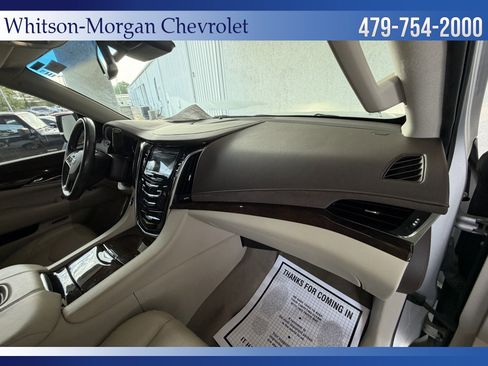 Used 2016 Cadillac Escalade ESV Luxury RWD image 12