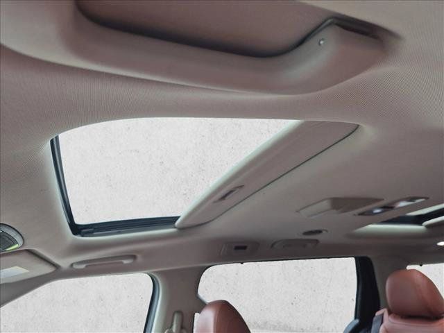 Used 2024 Kia Carnival SX Prestige FWD image 16