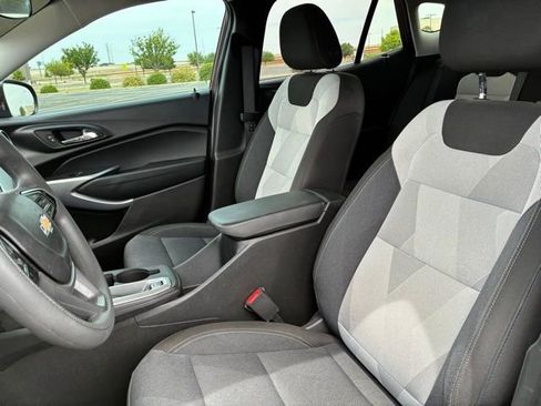 Used 2024 Chevrolet Trax LS w/ LS Convenience Package FWD image 12