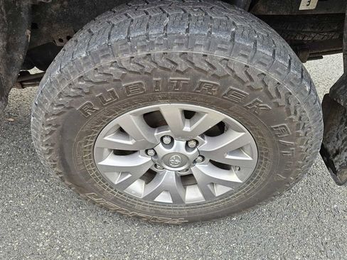 Used 2017 Toyota Tacoma SR5 image 16