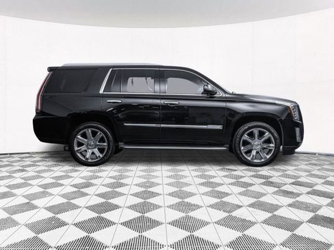 Used 2015 Cadillac Escalade Luxury image 11