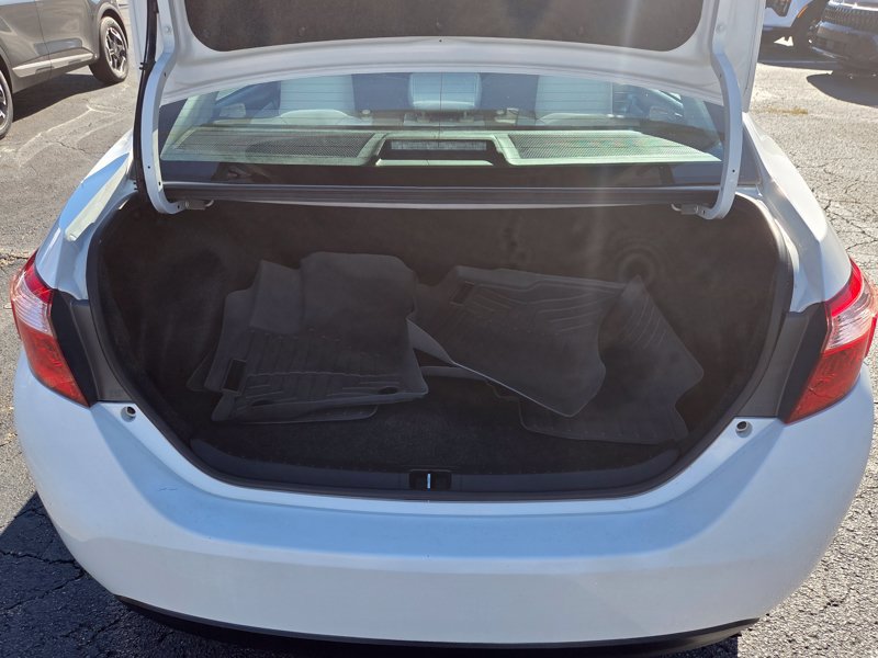 Used 2018 Toyota Corolla LE FWD image 10