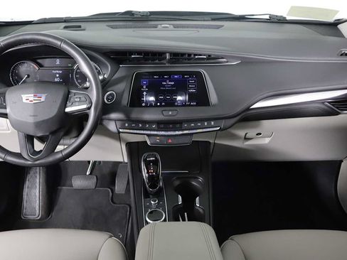 Used 2022 Cadillac XT4 Luxury AWD/4WD image 16