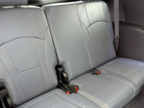 Used 2021 Buick Enclave Essence FWD image 19