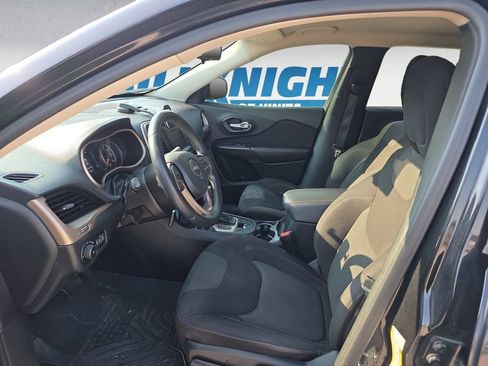 Used 2015 Jeep Cherokee Latitude FWD image 9