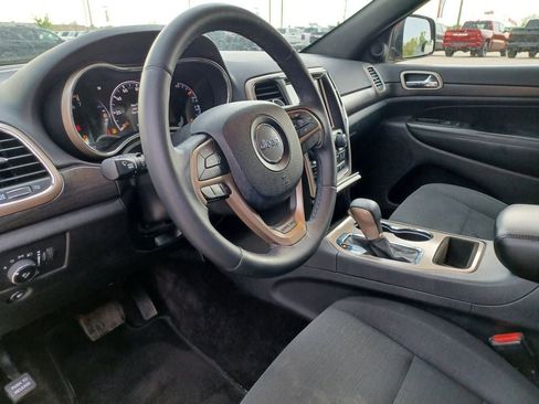 Used 2017 Jeep Grand Cherokee Laredo w/ Quick Order Package 23E AWD/4WD image 13