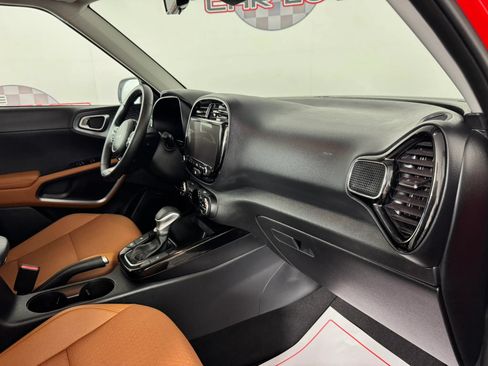 Used 2025 Kia Soul EX FWD image 12