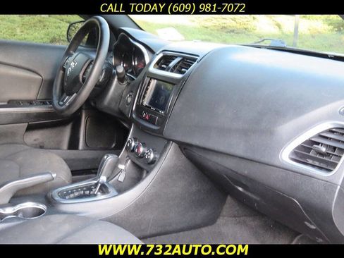 Used 2013 Dodge Avenger SE FWD image 6
