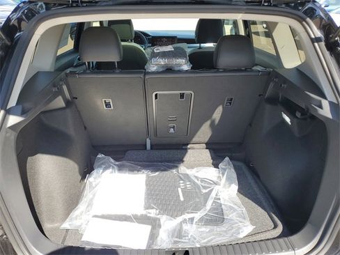 New 2025 Volkswagen Taos SE image 9
