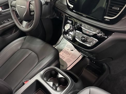 New 2026 Chrysler Pacifica Select w/ S Appearance Package FWD image 31