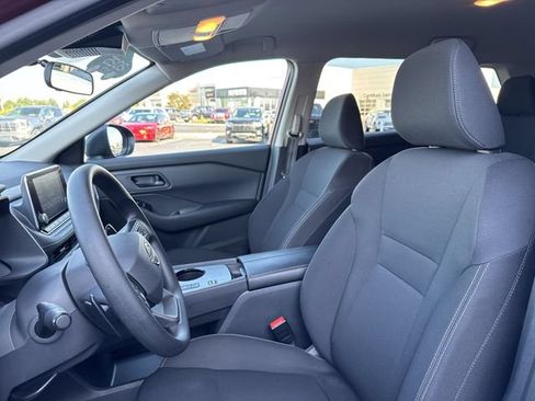 Used 2025 Nissan Rogue S FWD image 10