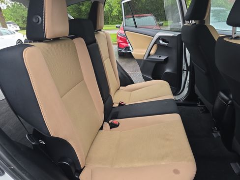 Used 2016 Toyota RAV4 XLE w/ Convenience Package FWD image 9