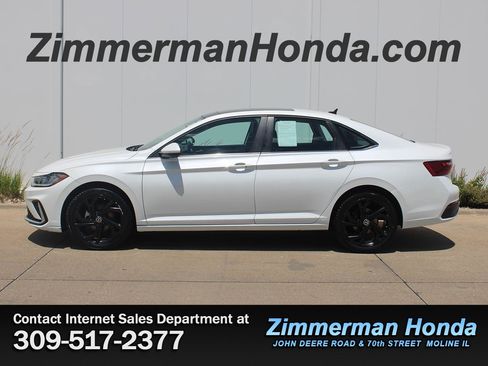 Used 2025 Volkswagen Jetta SE w/ Sunroof Package FWD image 23