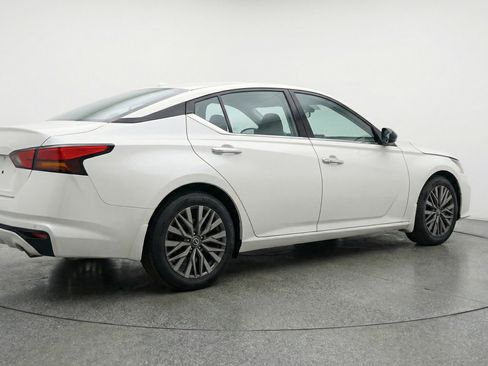 Used 2025 Nissan Altima 2.5 SV image 9