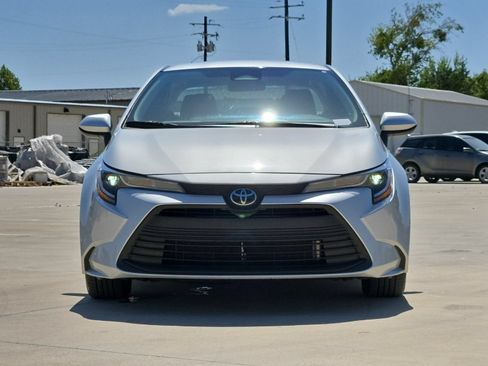 Used 2025 Toyota Corolla LE FWD image 8