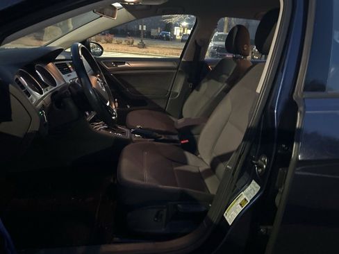 Used 2016 Volkswagen Golf S image 7