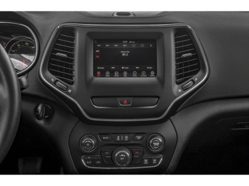 Used 2019 Jeep Cherokee Latitude Plus AWD/4WD image 7