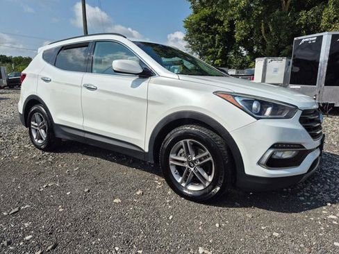 Used 2017 Hyundai Santa Fe Sport FWD image 2