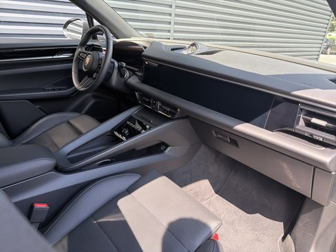 New 2025 Porsche Macan 4 Electric AWD/4WD image 16