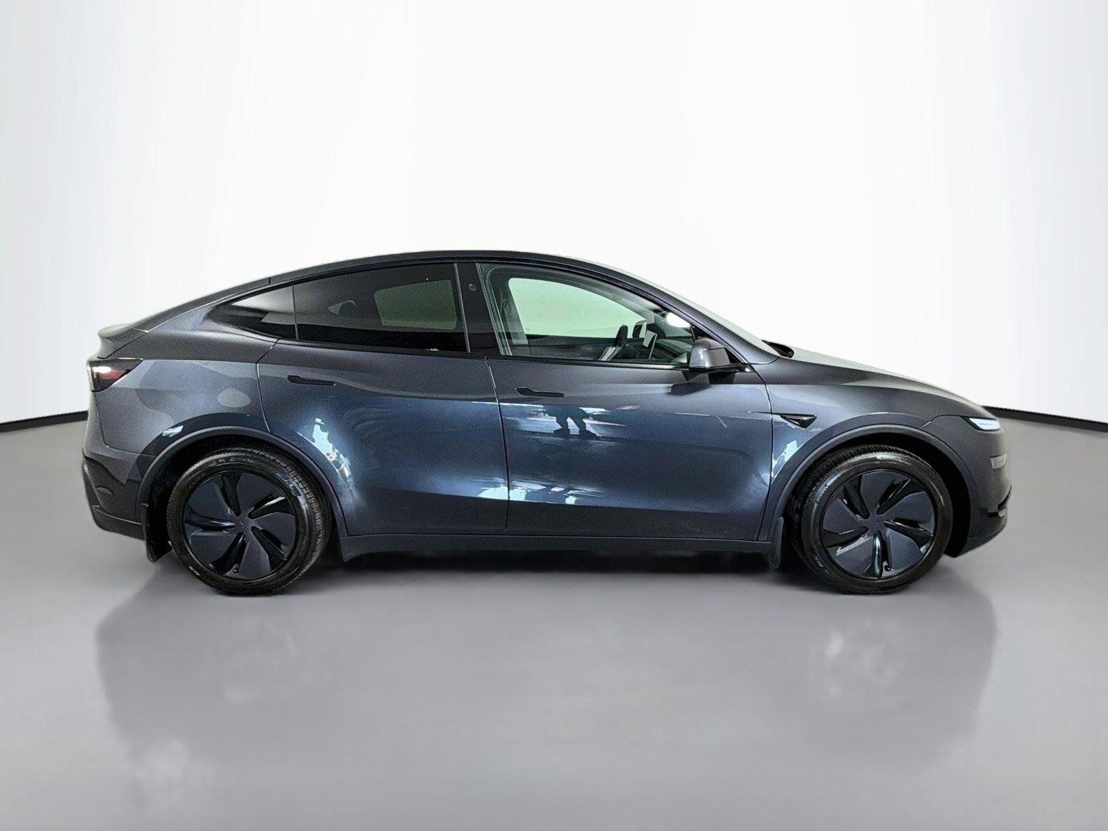 Used 2026 Tesla Model Y 2WD image 4