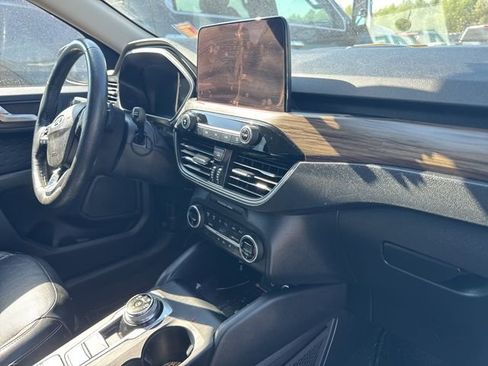 Used 2020 Ford Escape Titanium image 8