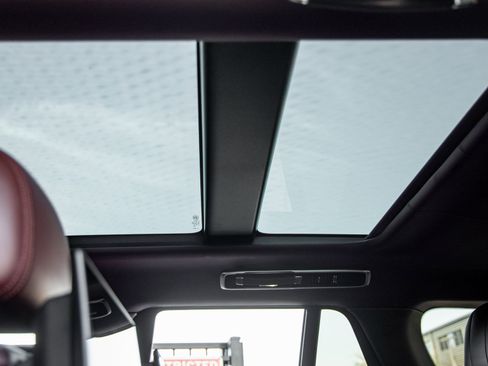 Used 2023 Land Rover Range Rover Autobiography image 24