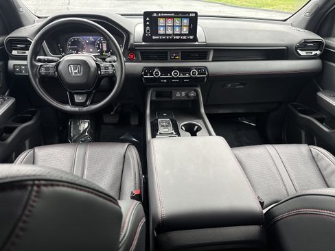 Used 2025 Honda Pilot Black Edition image 19