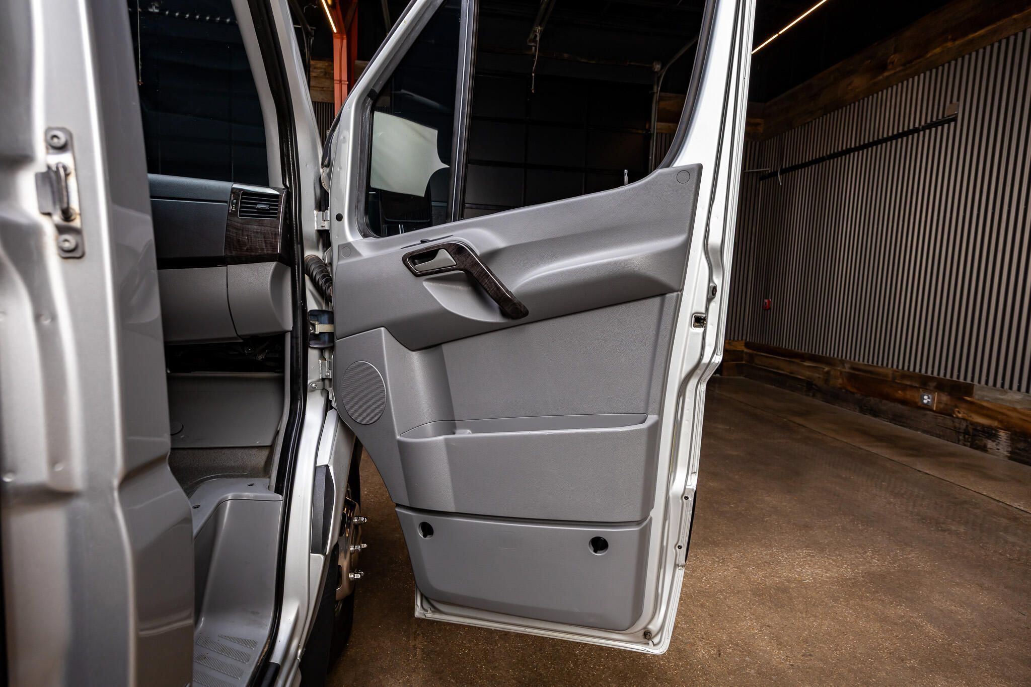 Used 2015 Mercedes-Benz Sprinter 3500 image 46