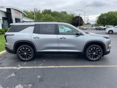 Used 2025 Chevrolet Traverse LT w/ Sun and Wheel Package AWD/4WD image 10