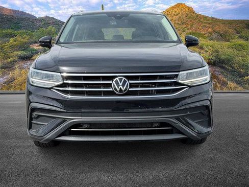 Used 2023 Volkswagen Tiguan SE w/ Panoramic Sunroof Package image 5