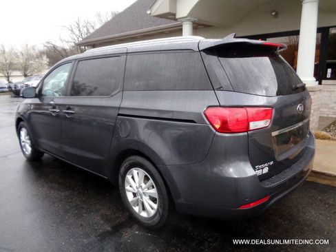 Used 2016 Kia Sedona LX w/ LX Essentials Premium Package image 4