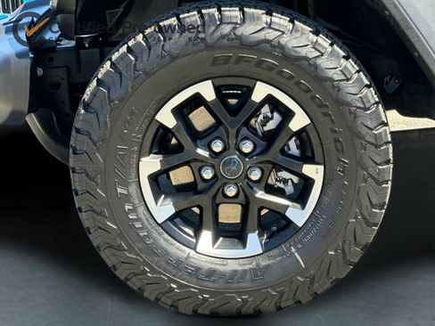 Used 2025 Jeep Wrangler Unlimited Rubicon 4xe w/ Convenience Group AWD/4WD image 24