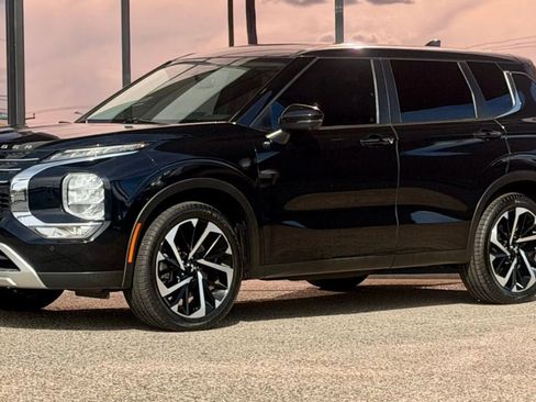 Used 2022 Mitsubishi Outlander SE image 4