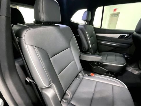 Used 2025 Buick Enclave Preferred FWD image 34