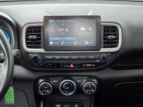 Used 2023 Hyundai Venue SEL FWD image 17