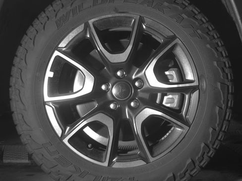 Used 2025 Jeep Compass Trailhawk image 13