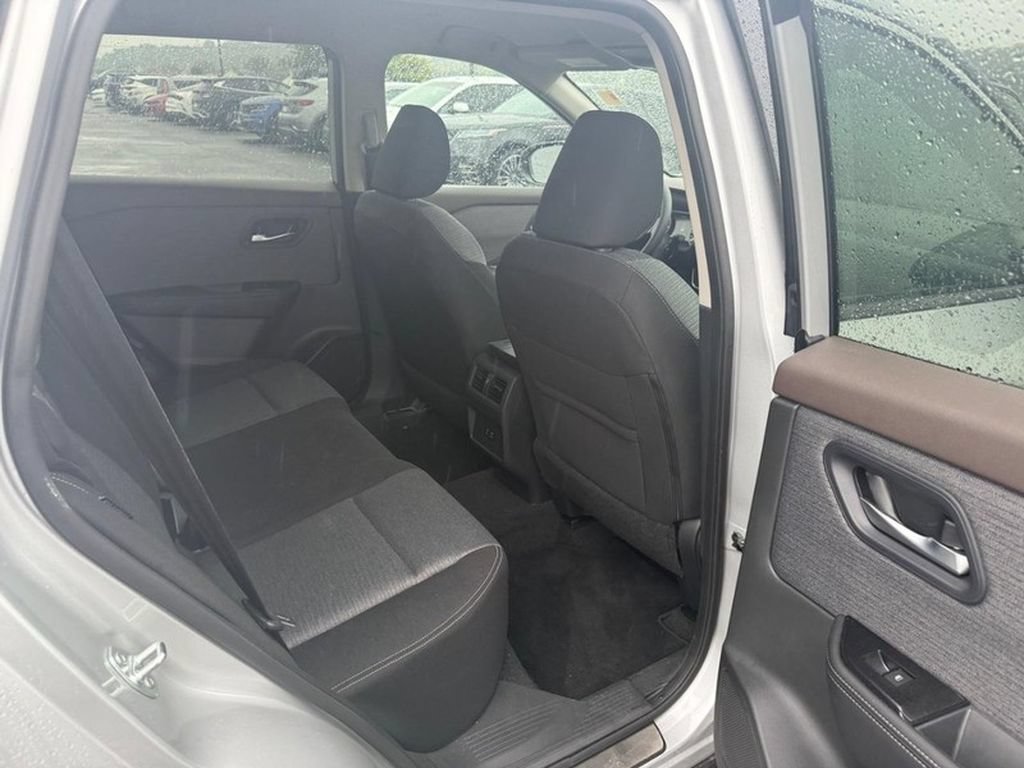 Used 2023 Nissan Rogue SV AWD/4WD image 19