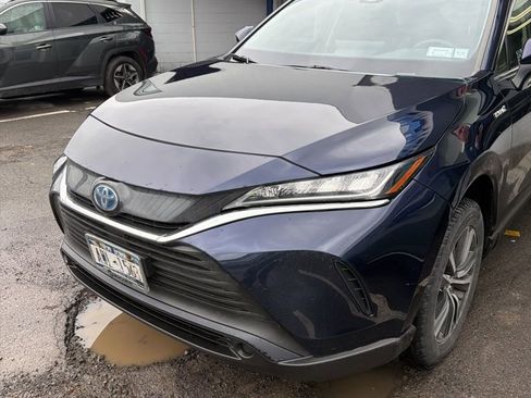 Used 2021 Toyota Venza LE image 1