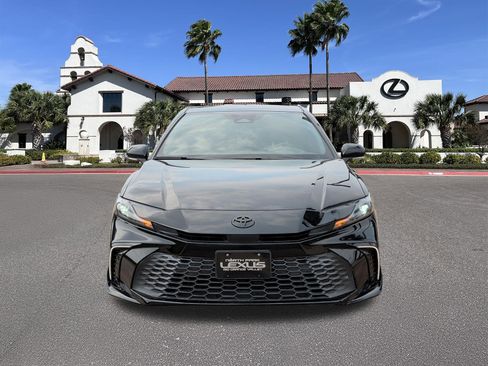 Used 2025 Toyota Camry SE w/ Convenience Package FWD image 6