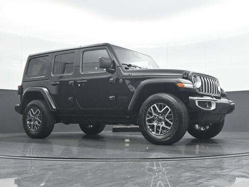 Used 2025 Jeep Wrangler Unlimited Sahara AWD/4WD image 34