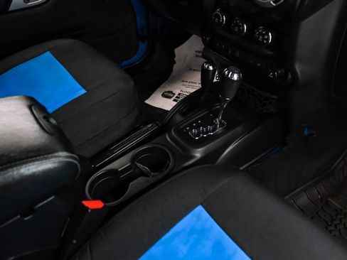 Used 2016 Jeep Wrangler Unlimited Rubicon AWD/4WD image 17