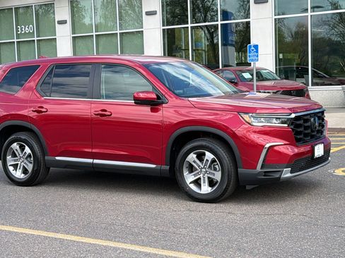 Certified 2025 Honda Pilot EX-L image 1