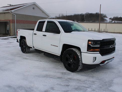 Used 2017 Chevrolet Silverado 1500 LT w/ Redline Edition image 7