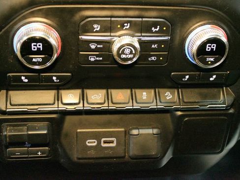 Used 2021 GMC Sierra 1500 SLE w/ X31 Off-Road Package AWD/4WD image 26