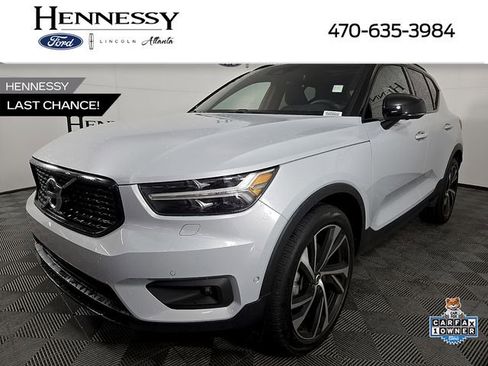 Used 2022 Volvo XC40 T4 R-Design FWD image 1